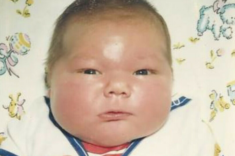 Роден е со 7,3 килограми: Важел за едно од најголемите бебиња некогаш родени, а еве како изгледа денес