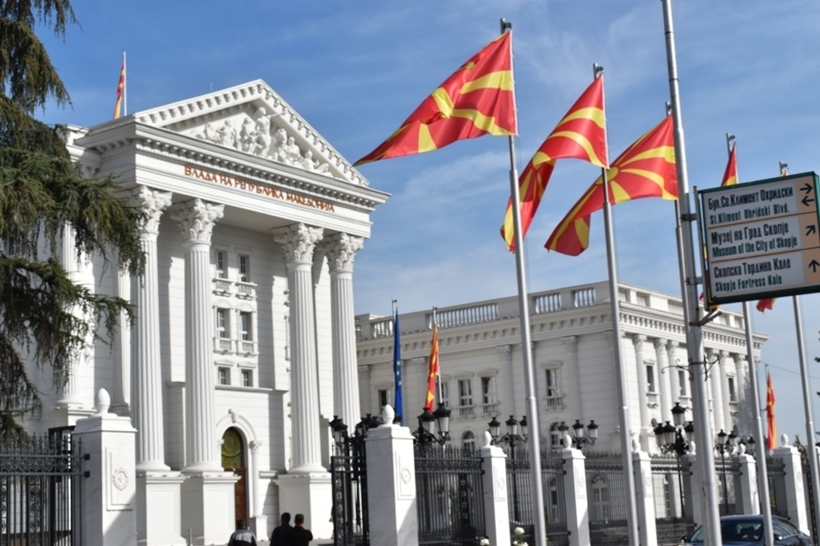 ПЛАТИ до 37.625 денари: Влада на Република Македонија вработува 10 службеници