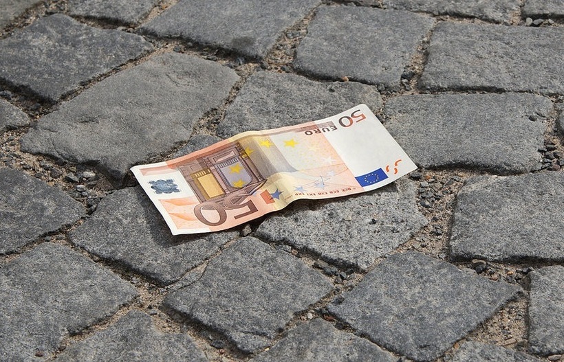 Ако најдете пари на улица - НЕ ГИ ЗЕМЈАТЕ!
