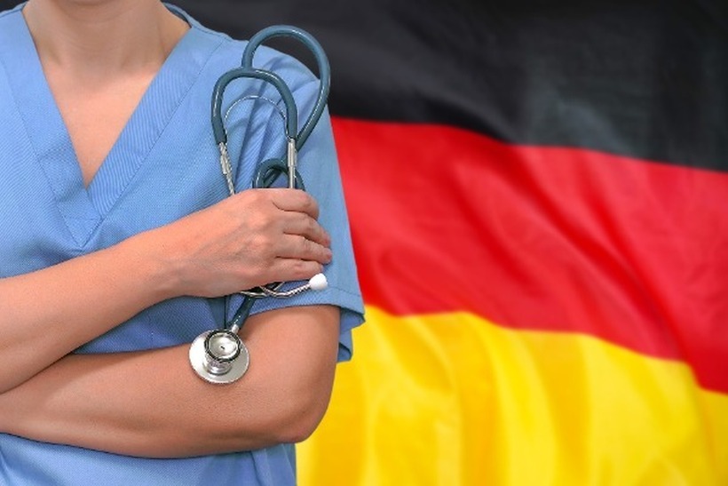 Завршуваат средно медицинско во Македонија и бегаат во Германија – еве колку заработуваат медицинските сестри, болничарите, лаборантите