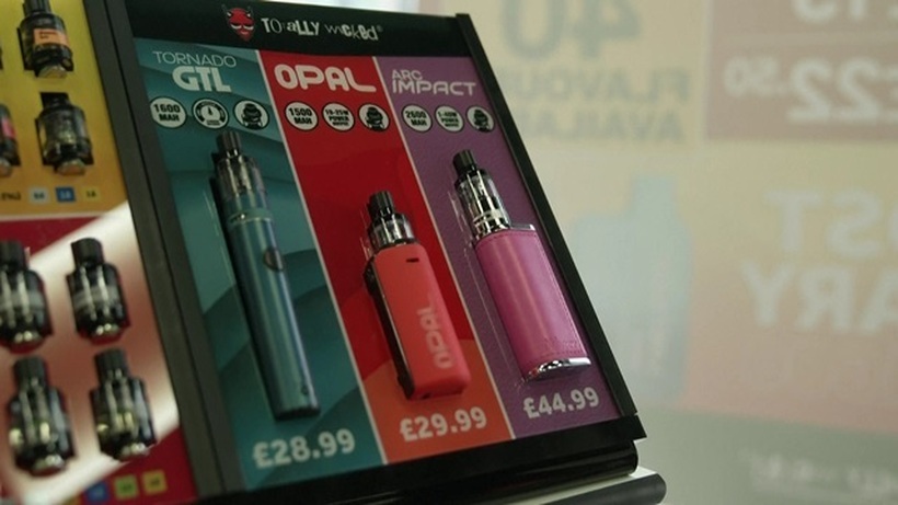 Велика Британија ги забрани електронските цигари за еднократна употреба