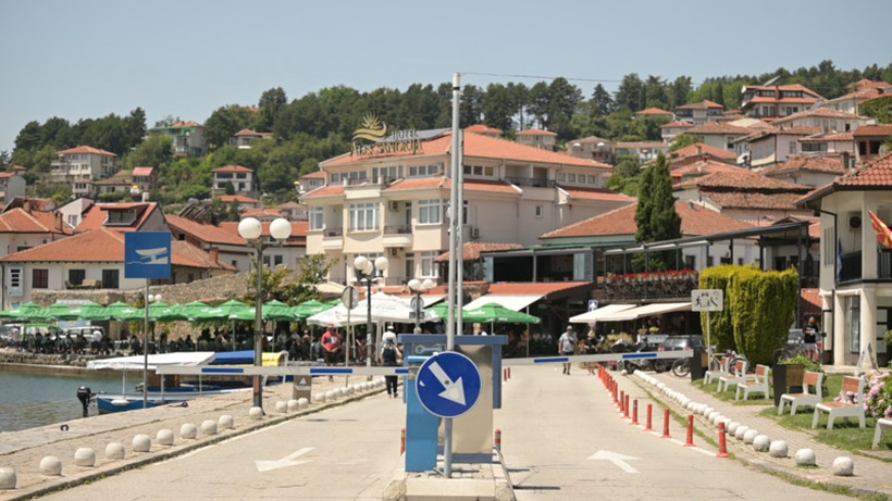 Од денес летен режим на огранично движење моторни возила низ стариот дел на Охрид