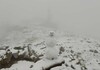 ПАДНА ПРВИОТ СНЕГ НА БАЛКАНОТ: Планинскиот врв Мусала обеле, планинарите направија и Снешко