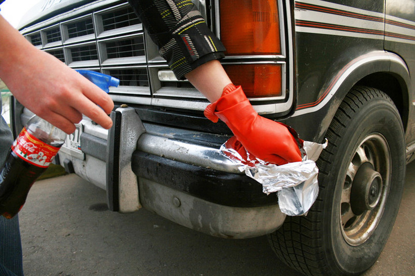 Навистина делува: Исчистите го автомобилот со помош на Кока-кола, Фанта, паста и сода бикарбона