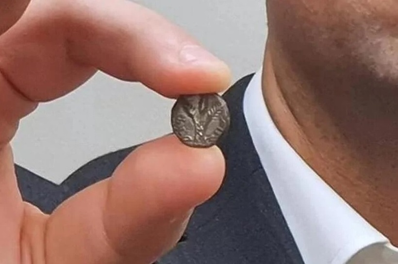 Древна монета, вредна милион долари, вратена во Израел