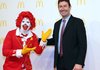Извршниот директор на МекДоналдс отпуштен поради љубовна врска со вработена