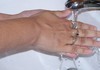 МОЖЕ ДА БИДЕ ОПАСНО: Поради ова вадете го прстенот секогаш кога миете раце