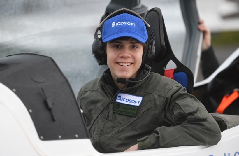 Малолетник напредува во потфатот да стане најмладиот пилот кој го обиколил светот