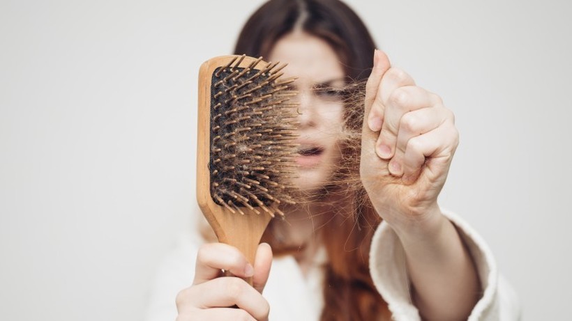 6 најчести причини зошто ви паѓа косата