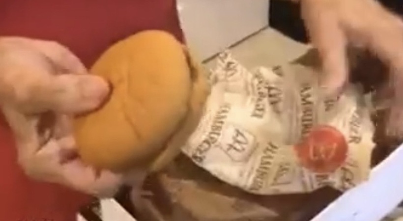 Како изгледа Мекдоналдс хамбургер по 24 години седење во кеса?