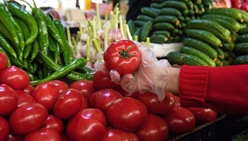 Дојде време да молиме за пиперки и за домати – цените скокнаа до плафон