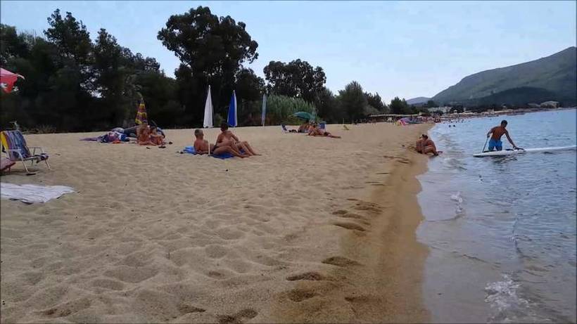 Од понеделник нови мерки во угостителските објекти и на плажите во Грција