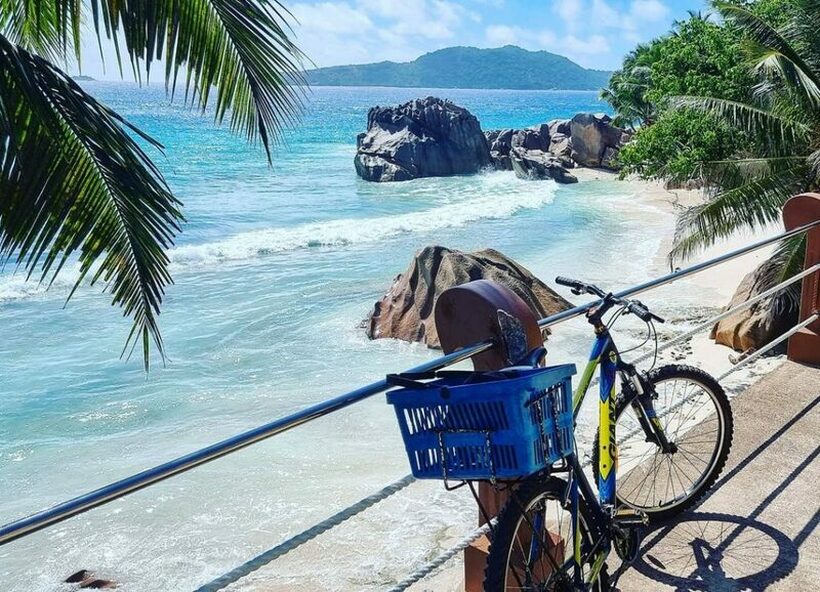 На овој остров се дозволени автомобили само во еден случај, а главното превозно средство е велосипедот