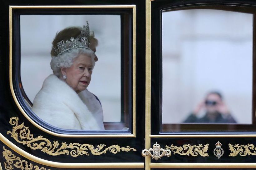 Кралицата Елизабета Втора ја одби наградата "Стара личност на годината" - не ги исполнува критериумите