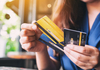 Како да користите платежна картичка во странство без да платите прескапо