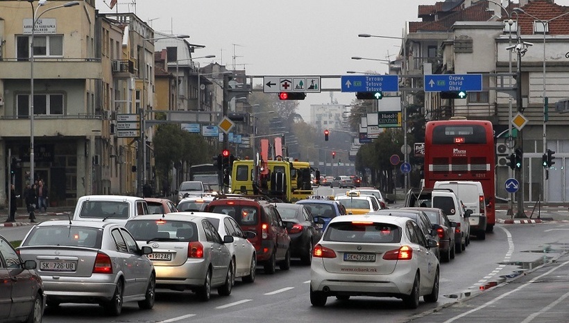 Колони возила, хаос, загубено време, нервози - посебен сообраќаен режим утре во Скопје!