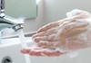 Ги миете рацете со топла или со ладна вода? Еве кој е правилниот начин