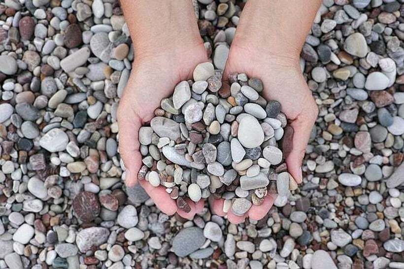 Научниците открија зошто никогаш не треба да земате камчиња од плажите