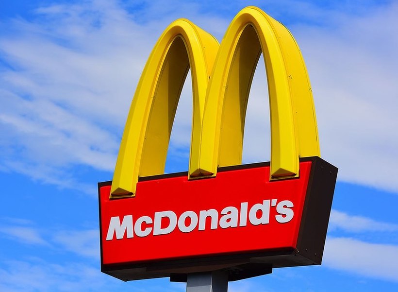 Ресторан на „Мекдоналдс“ нуди бесплатни ајфони за новите работници
