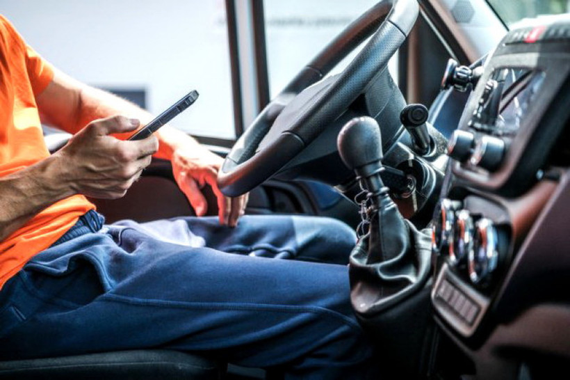 Во оваа земја ќе „заработите“ 3.000 евра казна за користење мобилен телефон при возење автомобил
