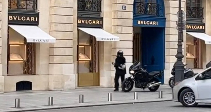 Во центарот на Париз ограбена луксузна златарница, штетата е милионска