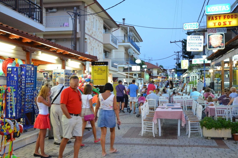 Храна и пијалоци до 2,50 евра, во Ханиоти се наоѓа најевтниот бар за туристисите