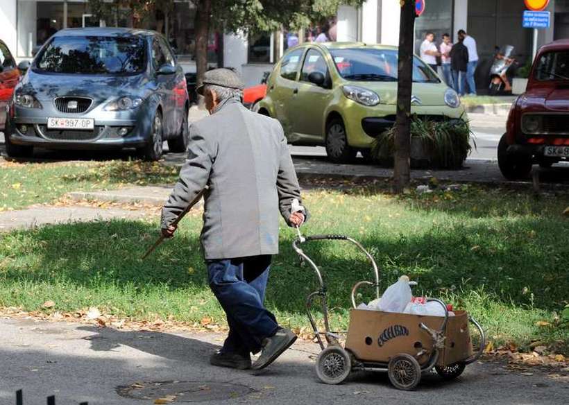 Повеќе од третина од населението во Македонија под ризик на сиромаштија