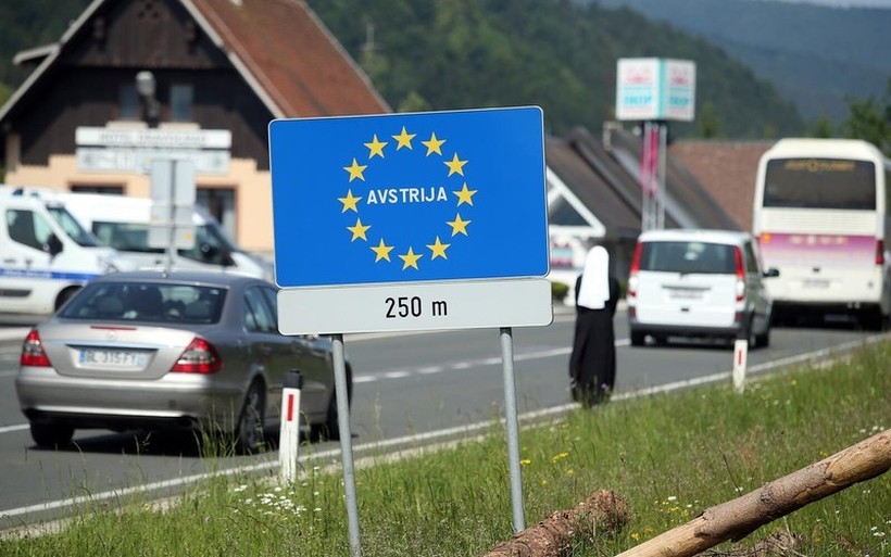 Австрија размислува наскоро да ги отвори границите за туристи