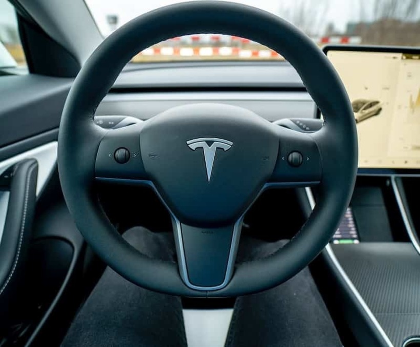 Воланот на Tesla се распаѓа по 40.000 километри