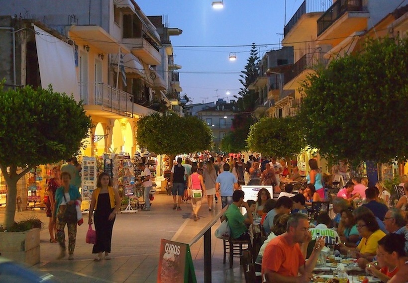 Полициски час и забрана на музика на грчките острови Закинтос и Крит, Грција воведе нови рестрикции