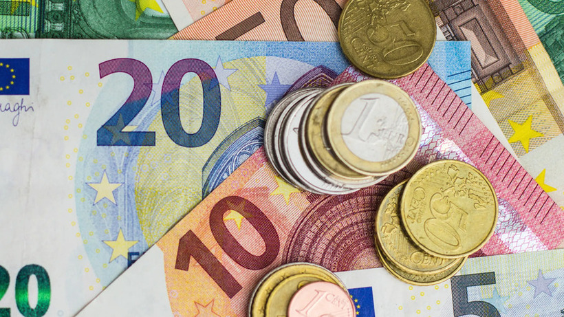 ПАРИ НА СТРАНА: Колку пари заштедуваат жителите на Германија секој месец?