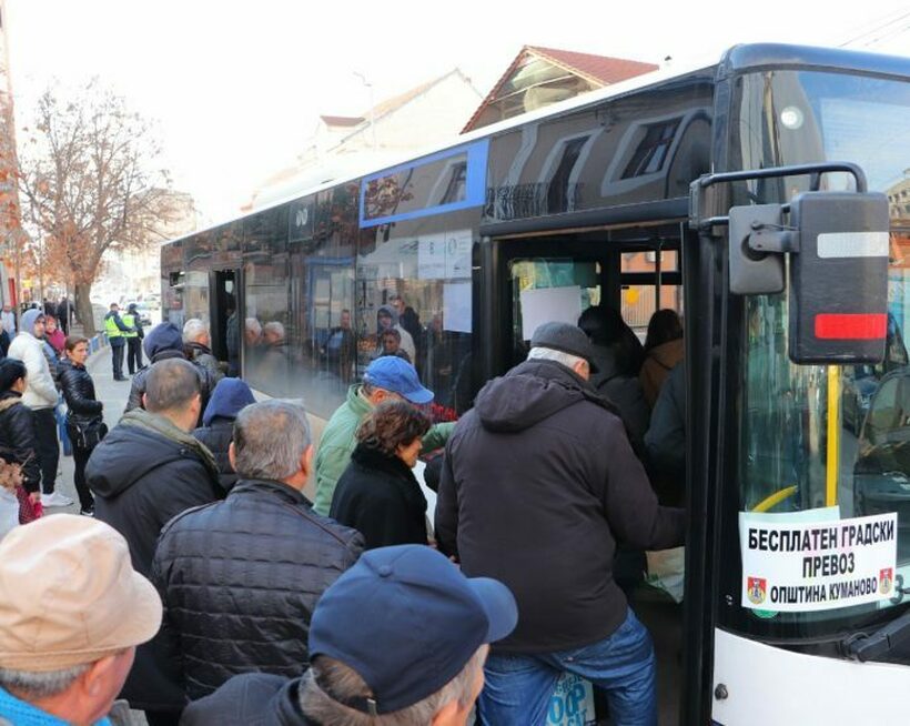 Граѓаните од Куманово задоволни од мерката за бесплатен автобуски превоз, велат дека им носи заштеди