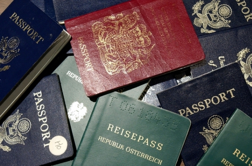 Постојат ЧЕТИРИ бои на пасоши во светот: Дознајте зошто нашиот е црвен, а што претставуваат другите бои