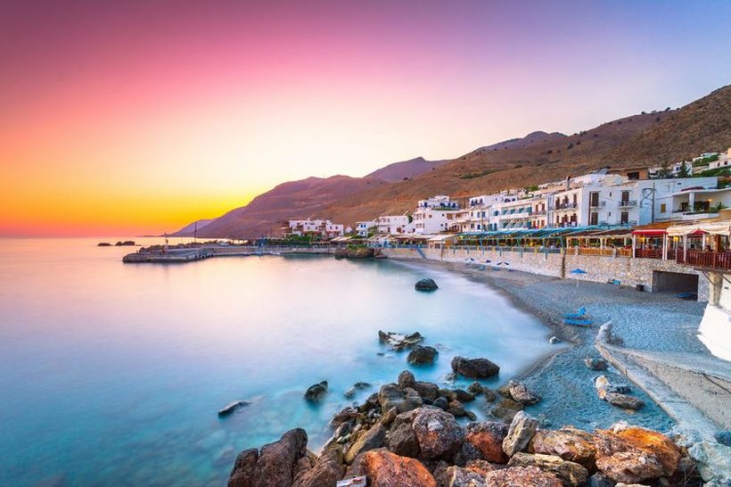 „Не е толку скапо колку што очекувавме“: Првите туристи годинава ги носат цените од Грција