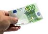Во Србија место 100 евра на рака се предлагаат ваучери за трошење само во земјата