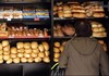 Статистика: Македонските граѓани најмногу консумираат леб, јајца, компири, млеко и безалкохолни пијалаци