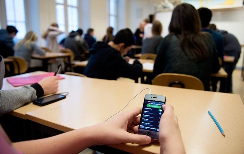 ДА за забрана на мобилните телефони во македонските училишта