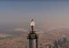 Стјуардеса се качи на врвот на Бурџ Калифа (830м.) за реклама за Emirates Airlines