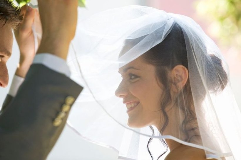 ДАЛИ ЗНАЕТЕ: Еве зошто невестите носат вел на свадба