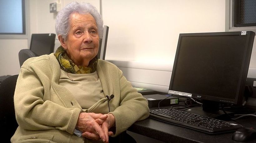 100-годишна жена се запишала на часови по информатика: Со задоволство учам
