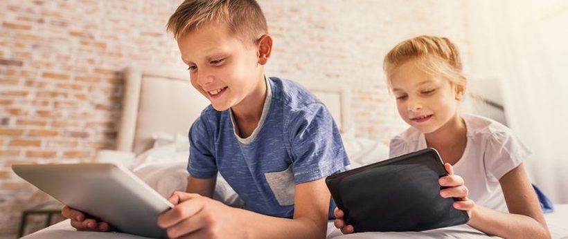 Алармантна бројка: Половина од децата во земјава поминуваат од 5 до 9 часа на Интернет