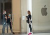 Apple ги обврзува своите вработени да примат „бустер“ доза