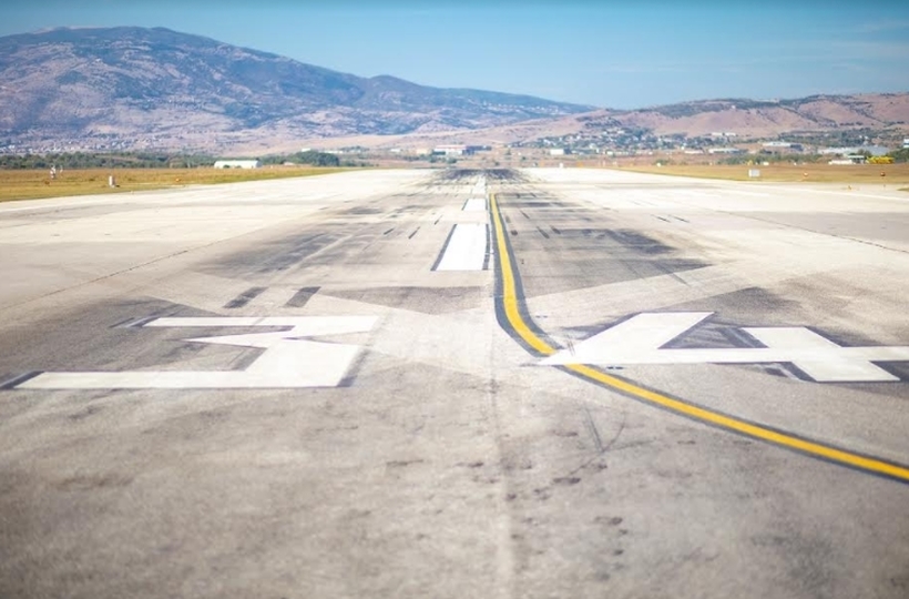 Од денеска започна рехабилитацијата на пистата на скопскиот аеродром, летови само по 17 часот