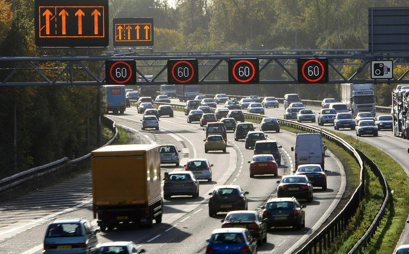 Велика Британија планира да ја разгледа идејата за делови од автопат без ограничувања на брзината