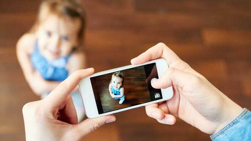 Франција наскоро би можела да забрани објавување фотографии од деца на интернет