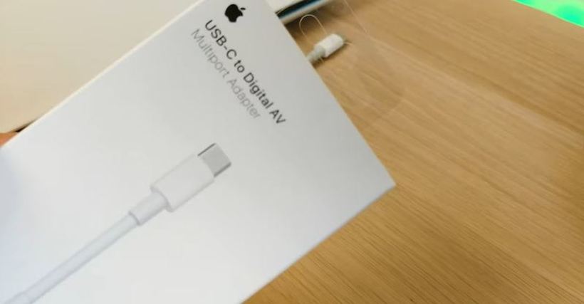 Apple „падна“ на суд: Му плаќаат на купувачот затоа што телефонот не доаѓа со полнач