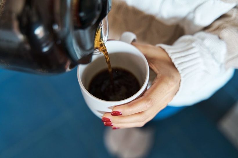 Цената на кафето сè повисока: Утринската рутина наскоро ќе стане луксуз