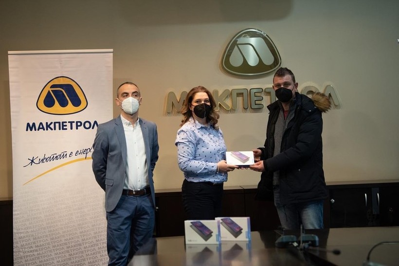 „Макпетрол“ АД Скопје со донација на таблети во вредност од над 6 милиони денари за учениците во основните училишта