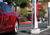Пад на продажбата на електрични автомобили: Зошто Европејците се враќаат на бензинот?