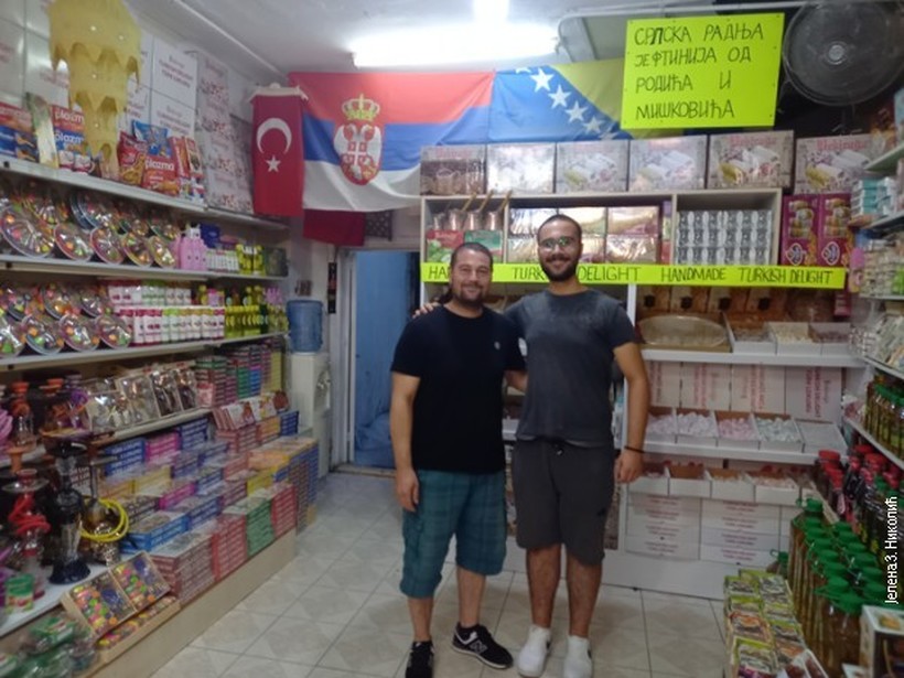 "Султановиот чај и локум со нутела" се само дел од слатките задоволства кои ги крие продавницата во Кушадаси на браќата Лука и Филип од Србија